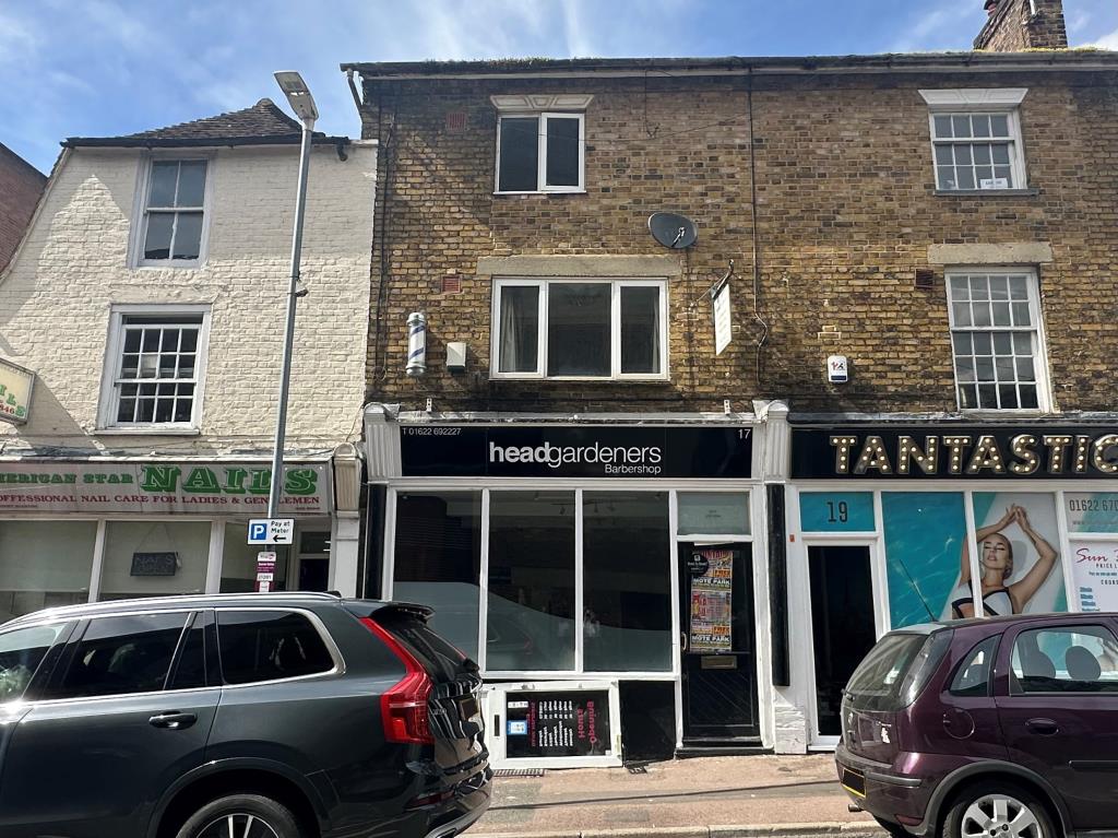 Lot: 28 - TOWN CENTRE MIXED USE PROPERTY -
